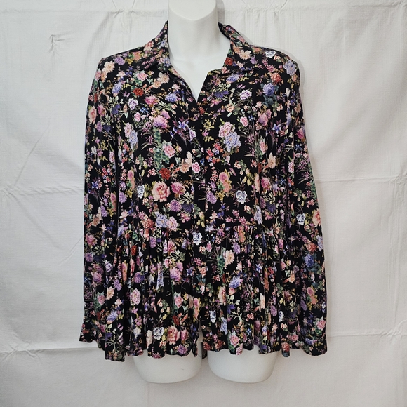 Tuckernuck Multicolor Floral Blouse - Picture 3 of 15